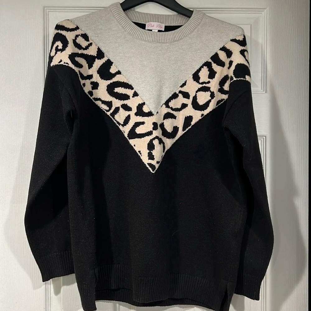 Pink Lily Sweater size L